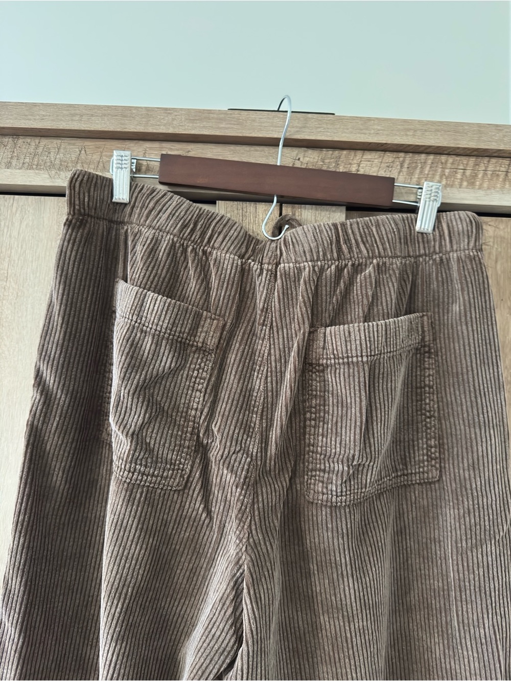 American Eagle Stretch Corduroy Low-Rise Baggy Wide Leg Pant - Picture 5 of 8
